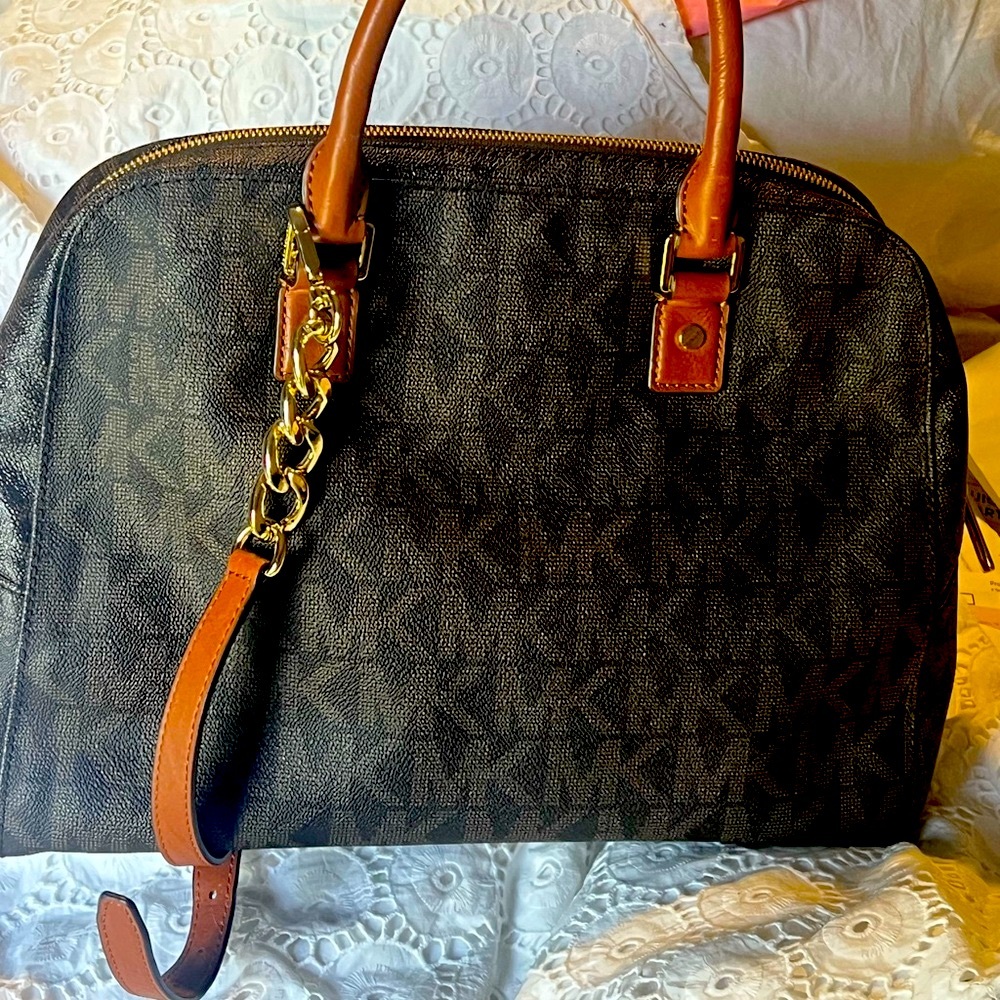 Michael Kors Jet Set Travel Large Satchel with Gold Accents - Picture 3 of 10